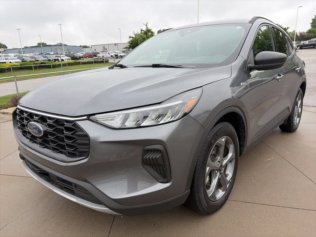Used 2025 Ford Escape ST-Line FWD image 4