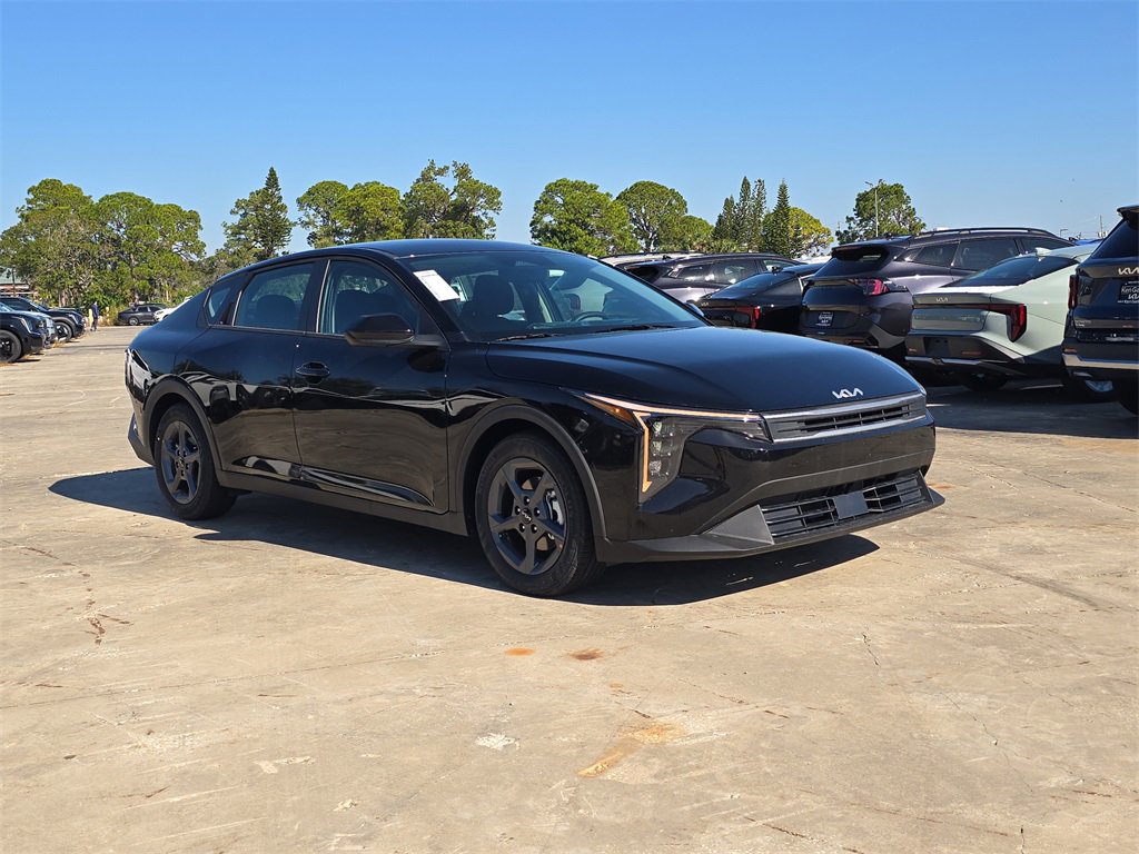 New 2025 Kia K4 LXS image 2