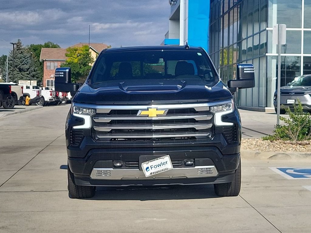 Used 2025 Chevrolet Silverado 1500 High Country w/ High Country Premium Package AWD/4WD image 3