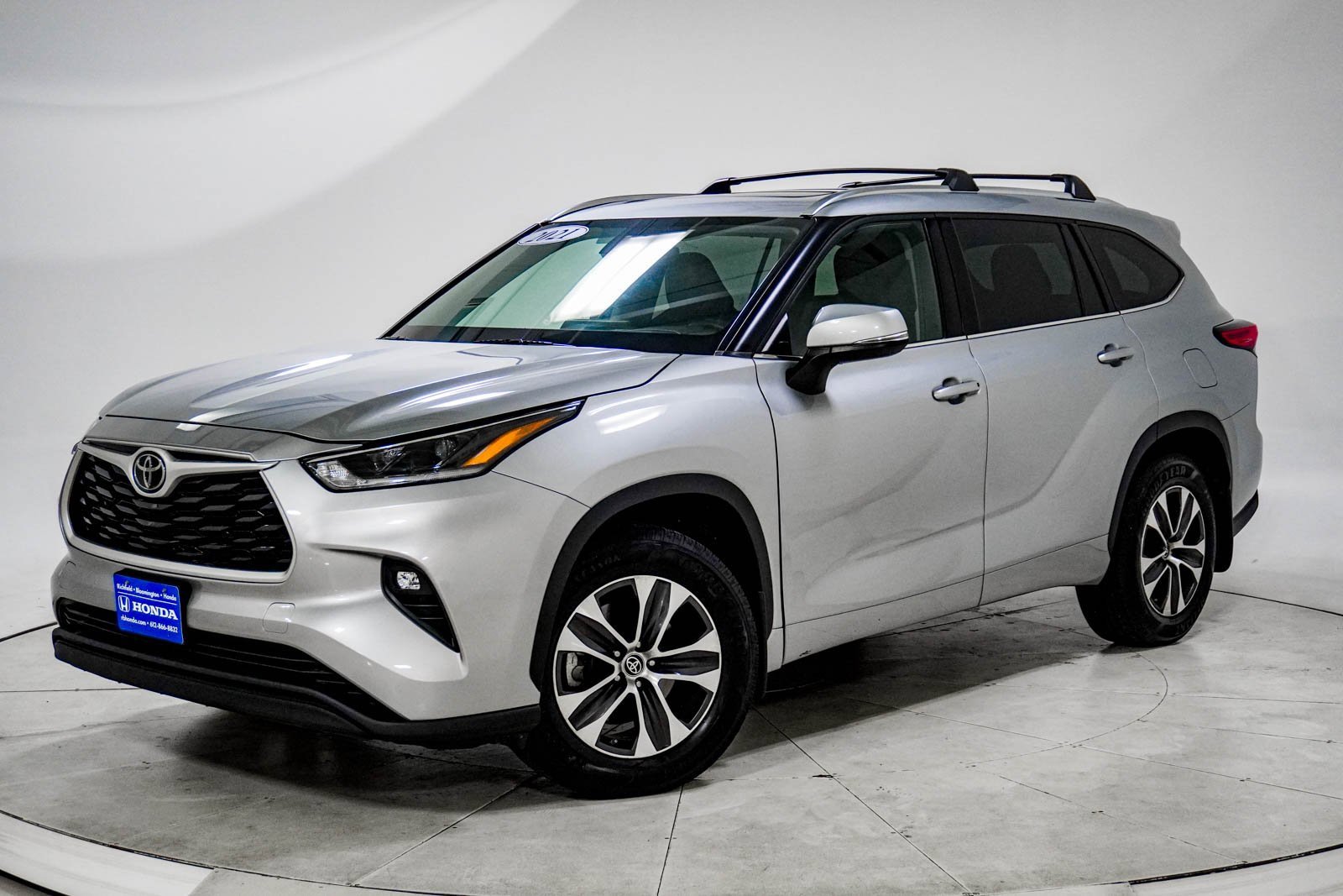 Used 2021 Toyota Highlander XLE image 1