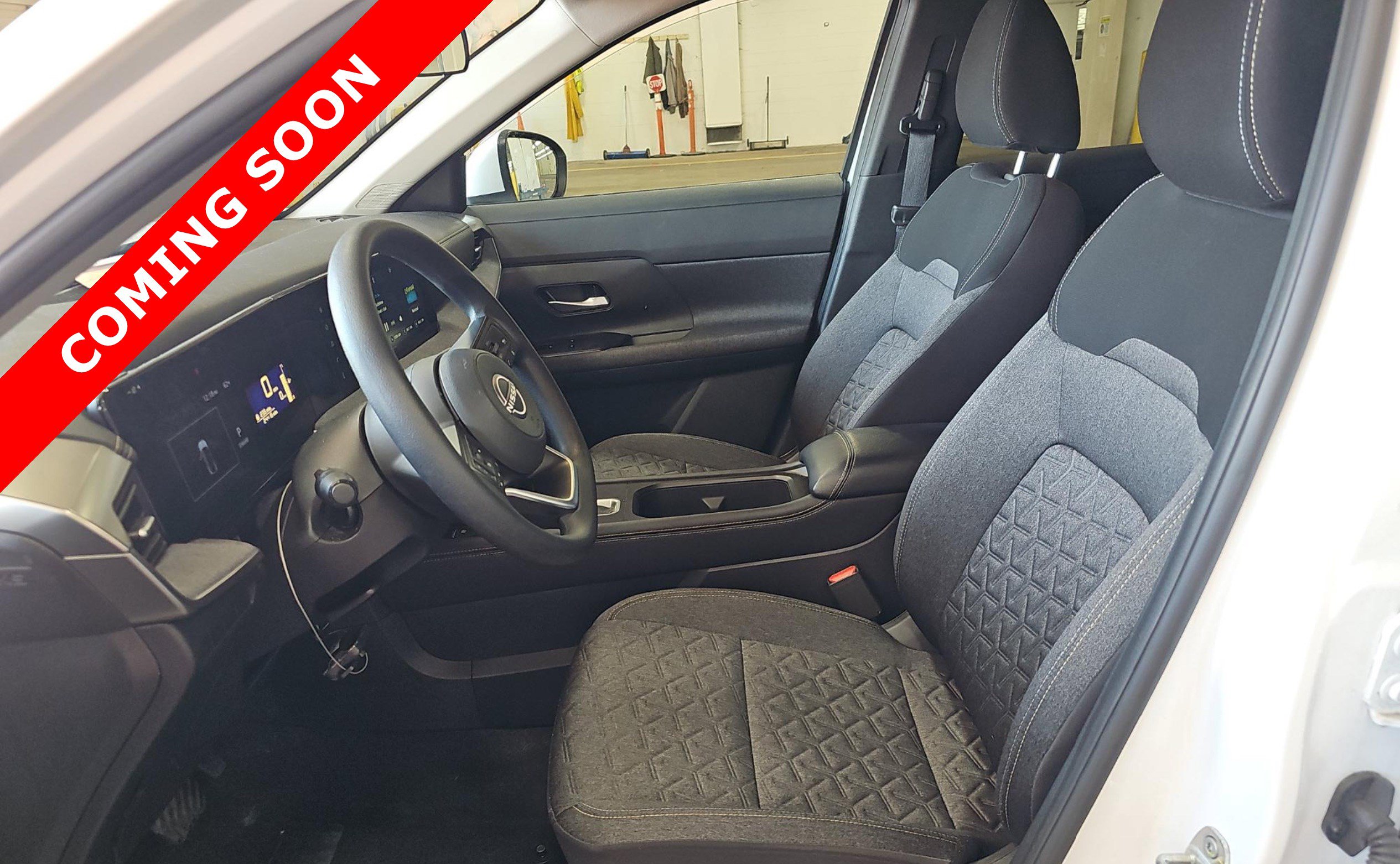 Used 2025 Nissan Kicks SV AWD/4WD image 6
