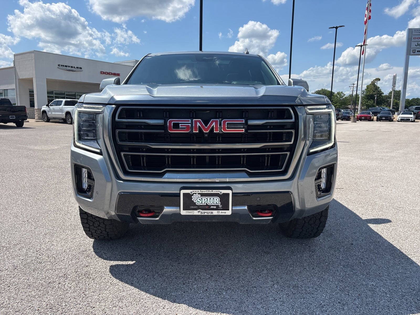 Used 2024 GMC Yukon AT4 w/ AT4 Premium Package AWD/4WD image 9