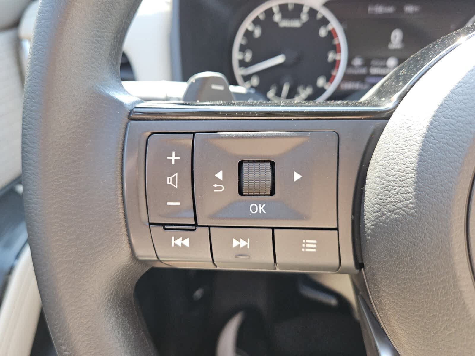 Used 2022 Nissan Rogue SV FWD image 12
