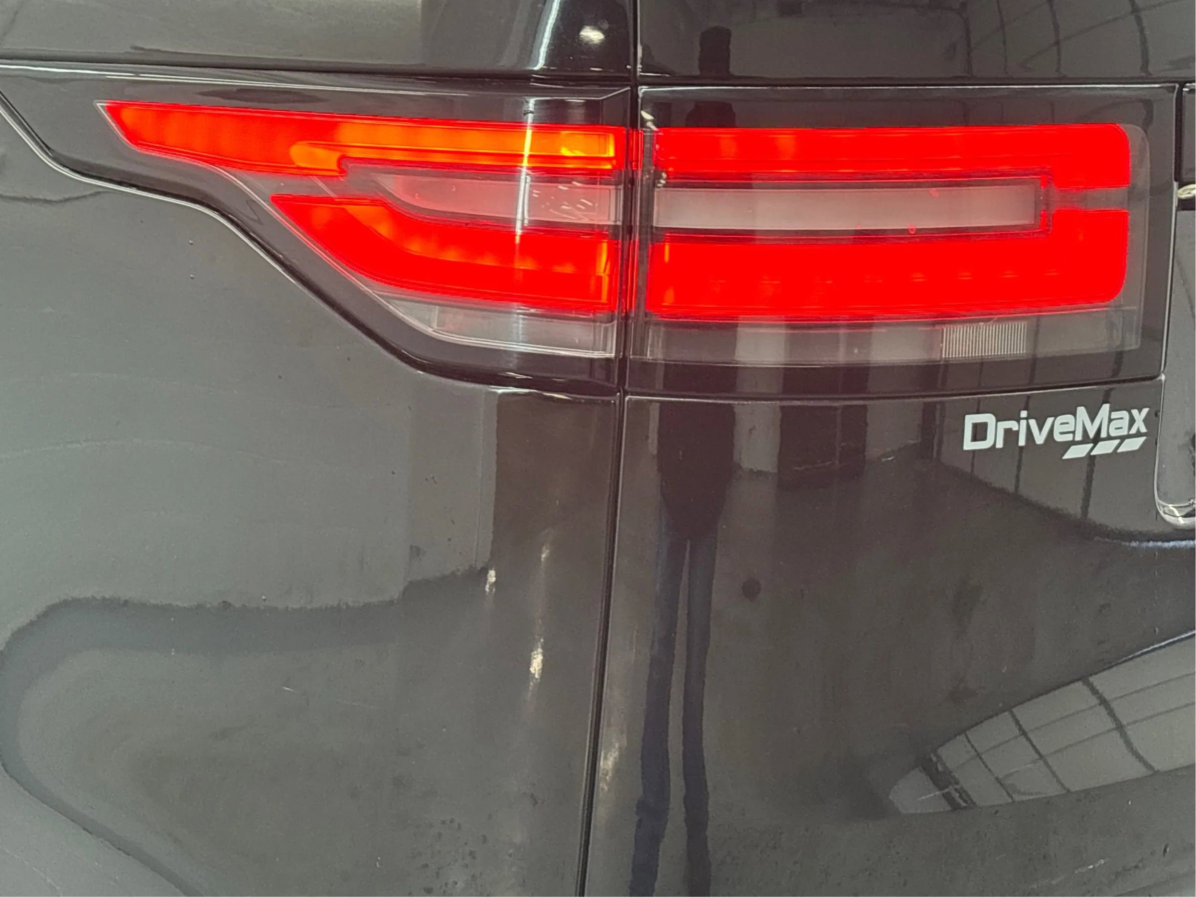 Used 2020 Land Rover Discovery HSE image 35