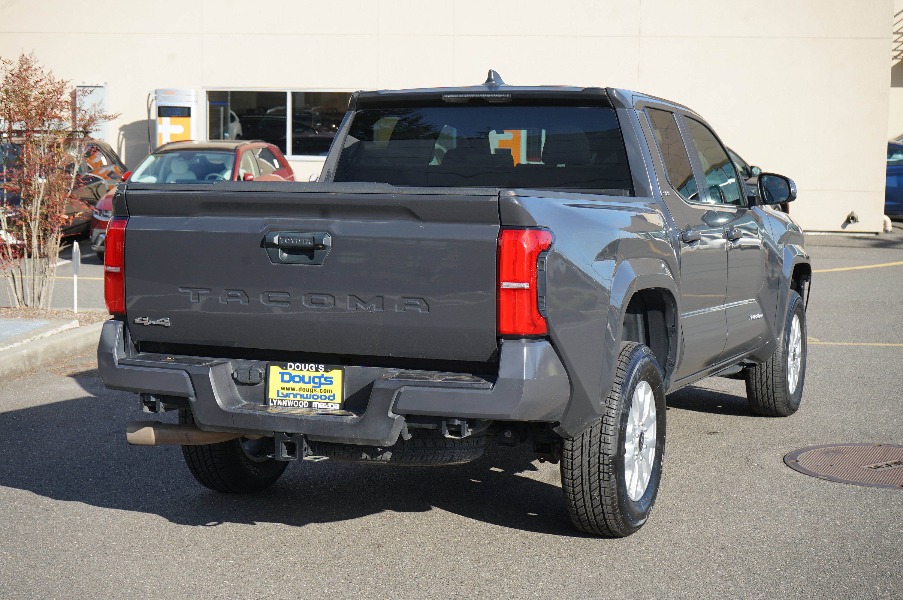 Used 2025 Toyota Tacoma SR5 AWD/4WD image 4
