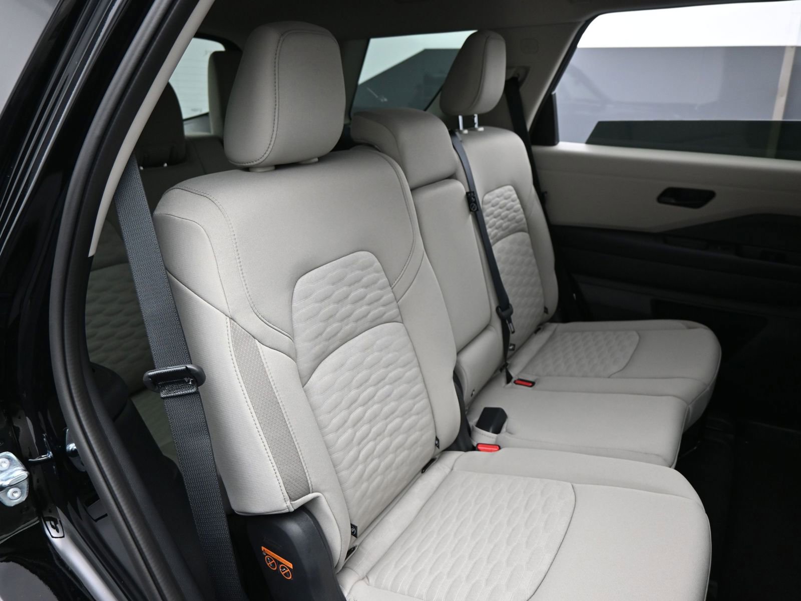 Used 2025 Nissan Pathfinder SV image 13