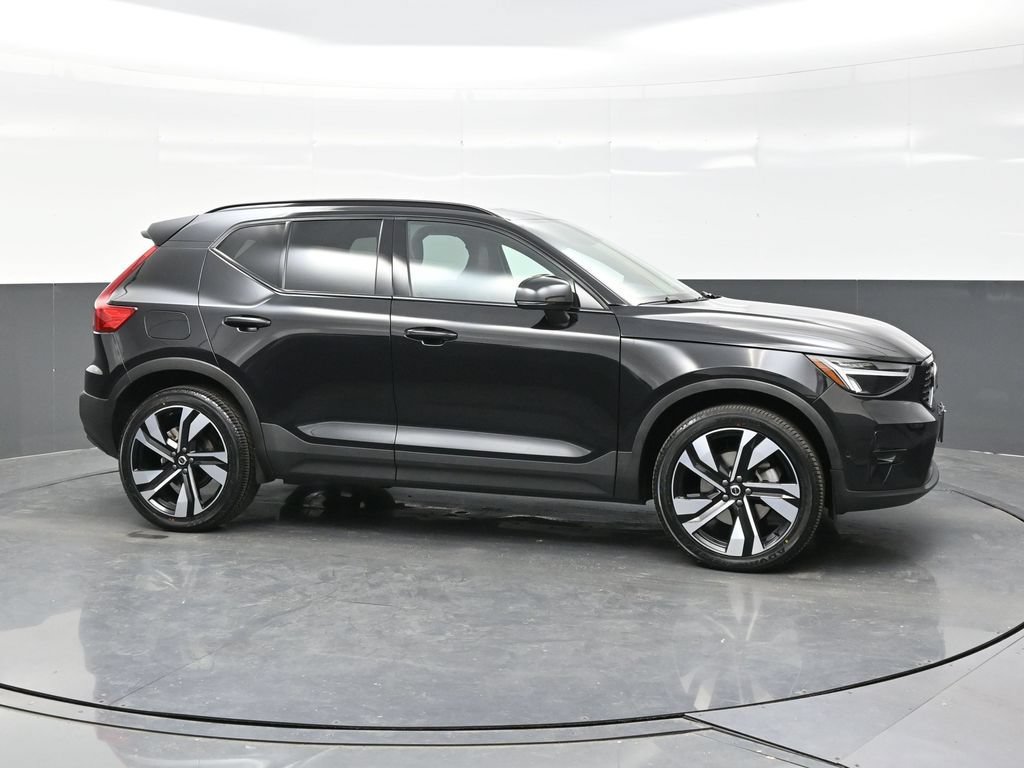 Used 2024 Volvo XC40 B5 Plus w/ Protection Package Premier AWD/4WD image 8