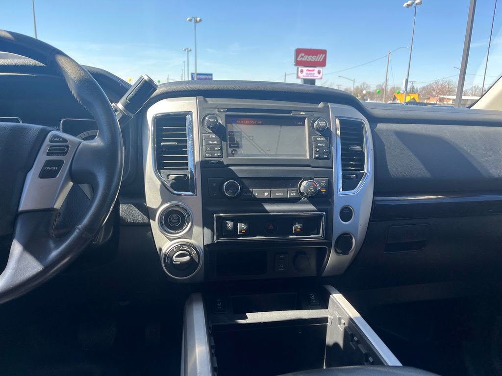 Used 2017 Nissan Titan SV image 23