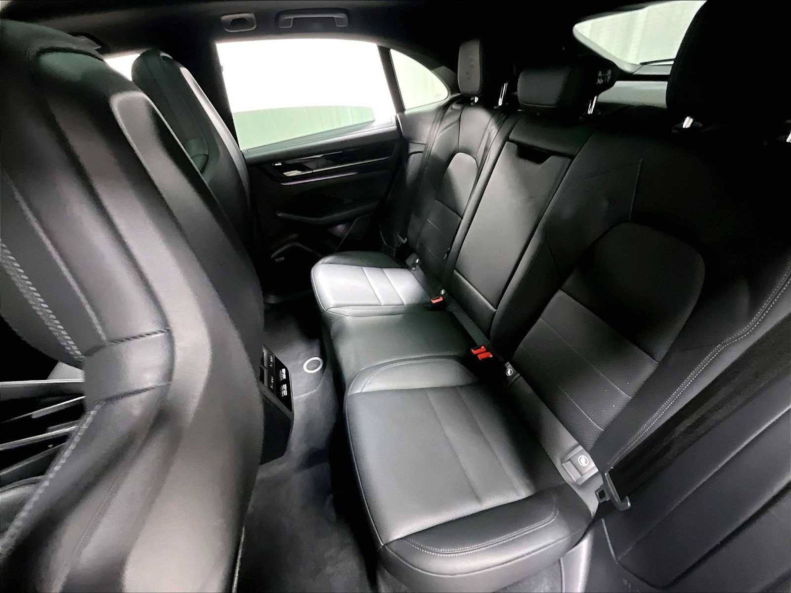 Used 2025 Porsche Macan 4 Electric AWD/4WD image 30