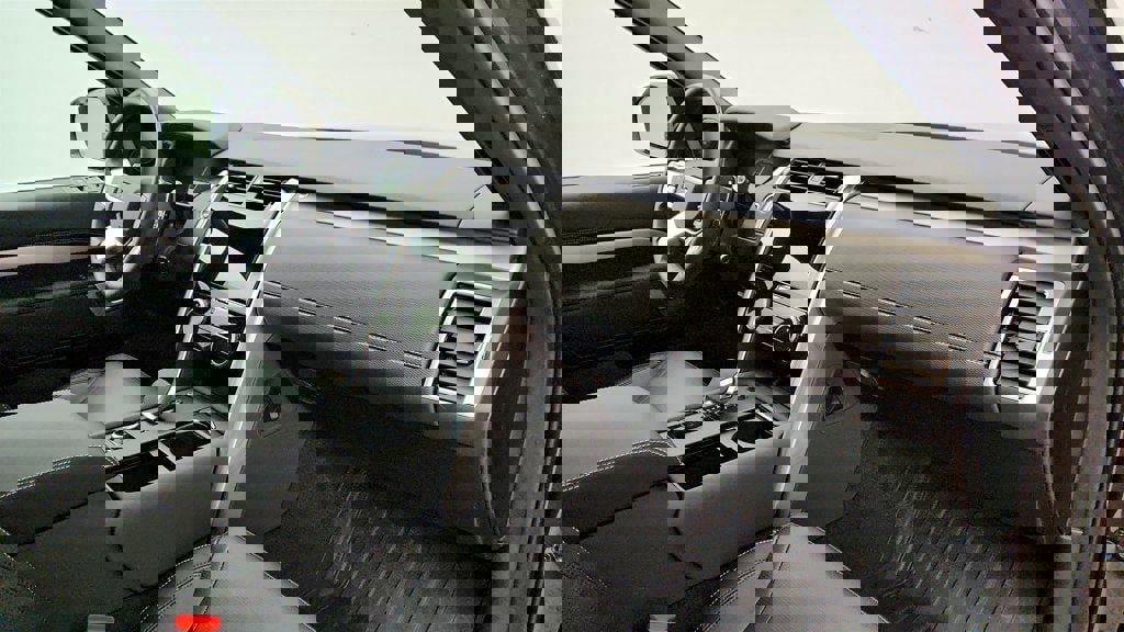 Used 2024 Land Rover Discovery Dynamic SE image 26