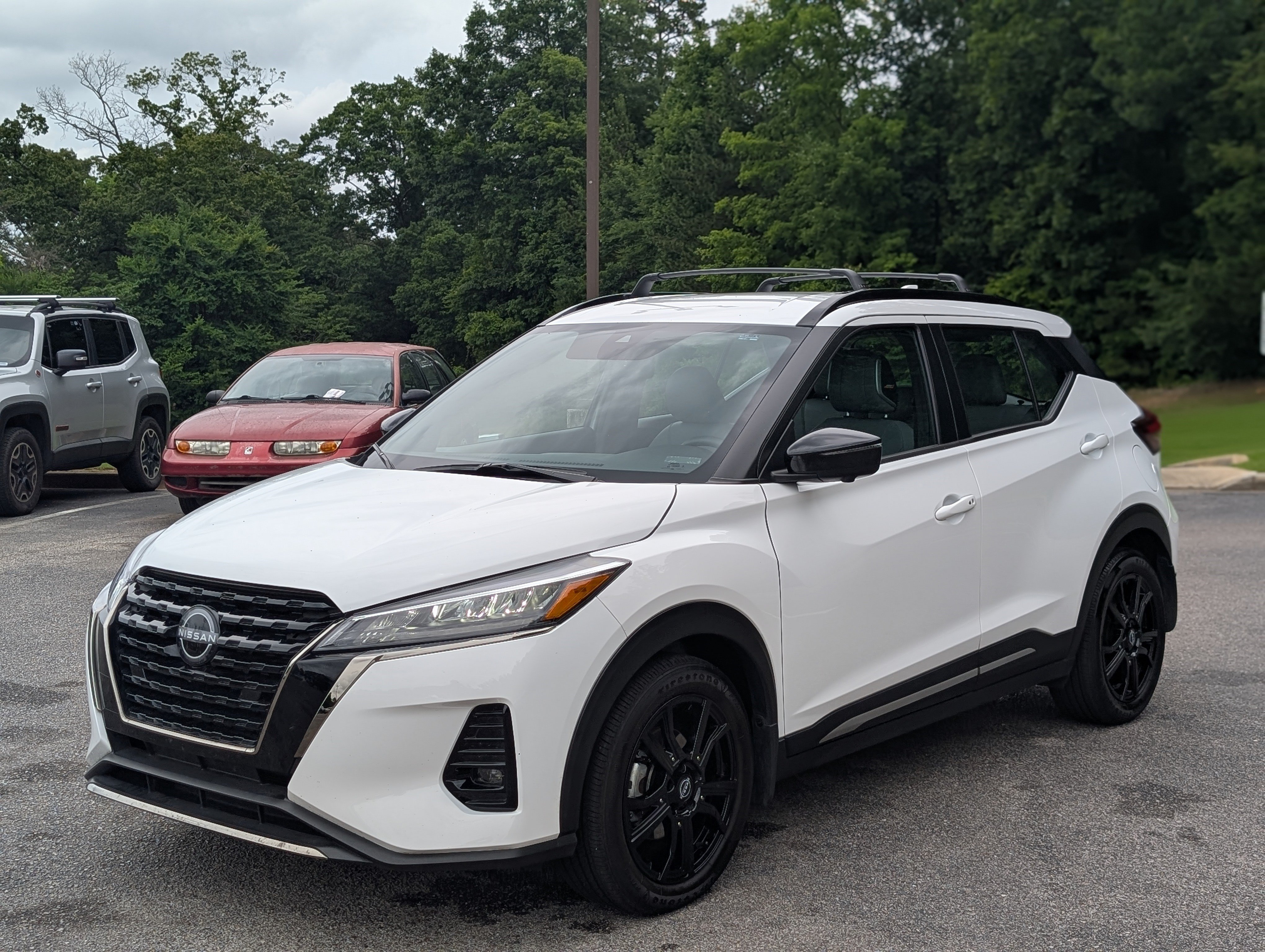 Used 2024 Nissan Kicks SR w/ SR Premium Package FWD image 5