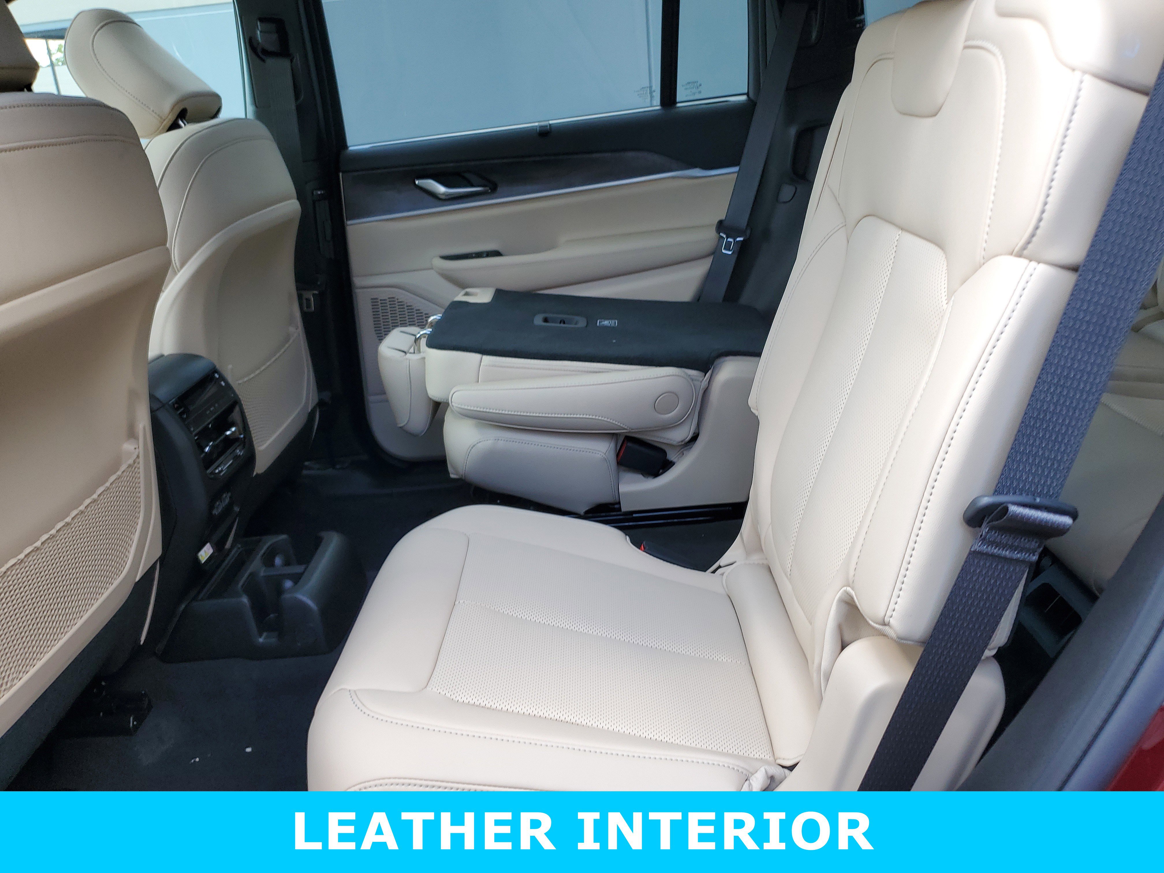 New 2025 Jeep Grand Cherokee L Limited w/ Luxury Tech Group II AWD/4WD image 24