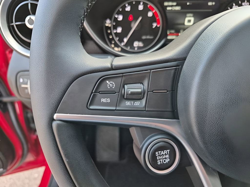 Used 2019 Alfa Romeo Giulia w/ Nero Edizione image 33