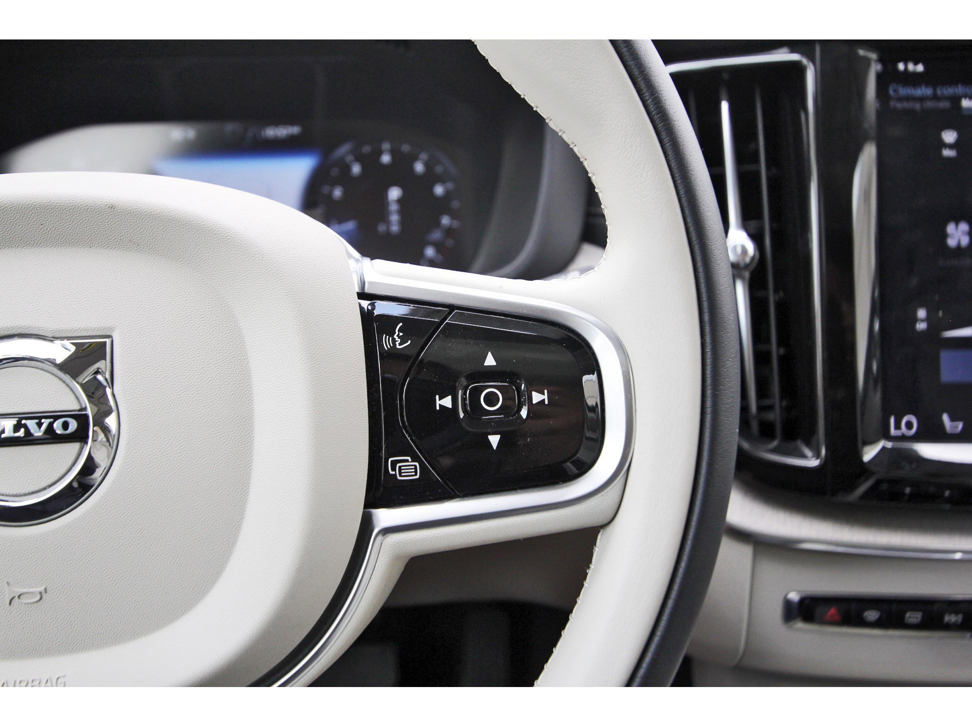Used 2020 Volvo XC60 T6 Inscription AWD/4WD image 18