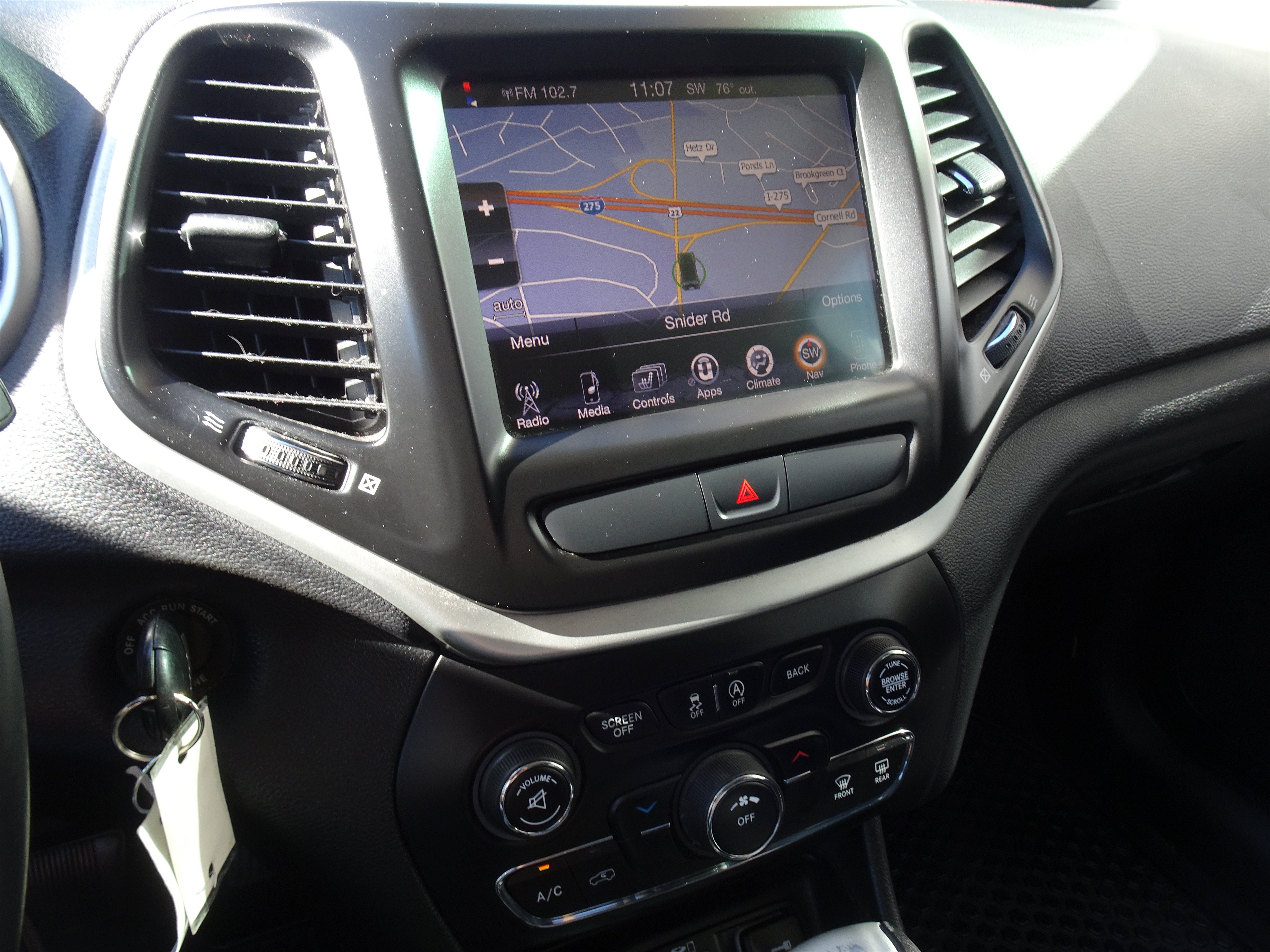 Used 2016 Jeep Cherokee Trailhawk w/ Cold Weather Group AWD/4WD image 18