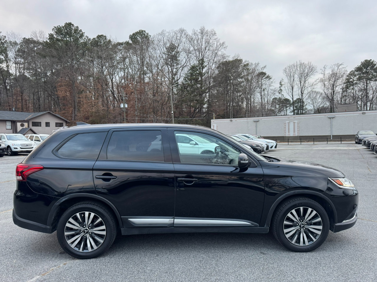 Used 2020 Mitsubishi Outlander SE image 8