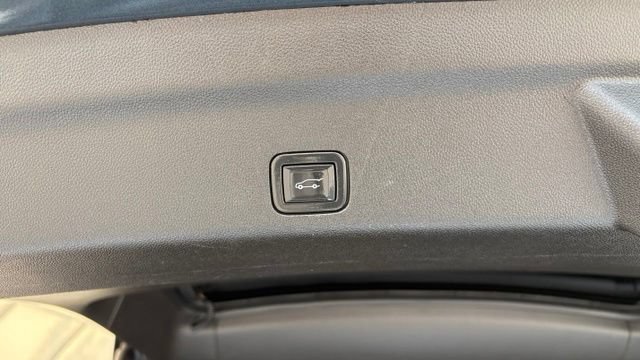 Used 2021 Chevrolet Tahoe Z71 w/ Max Trailering Package AWD/4WD image 6