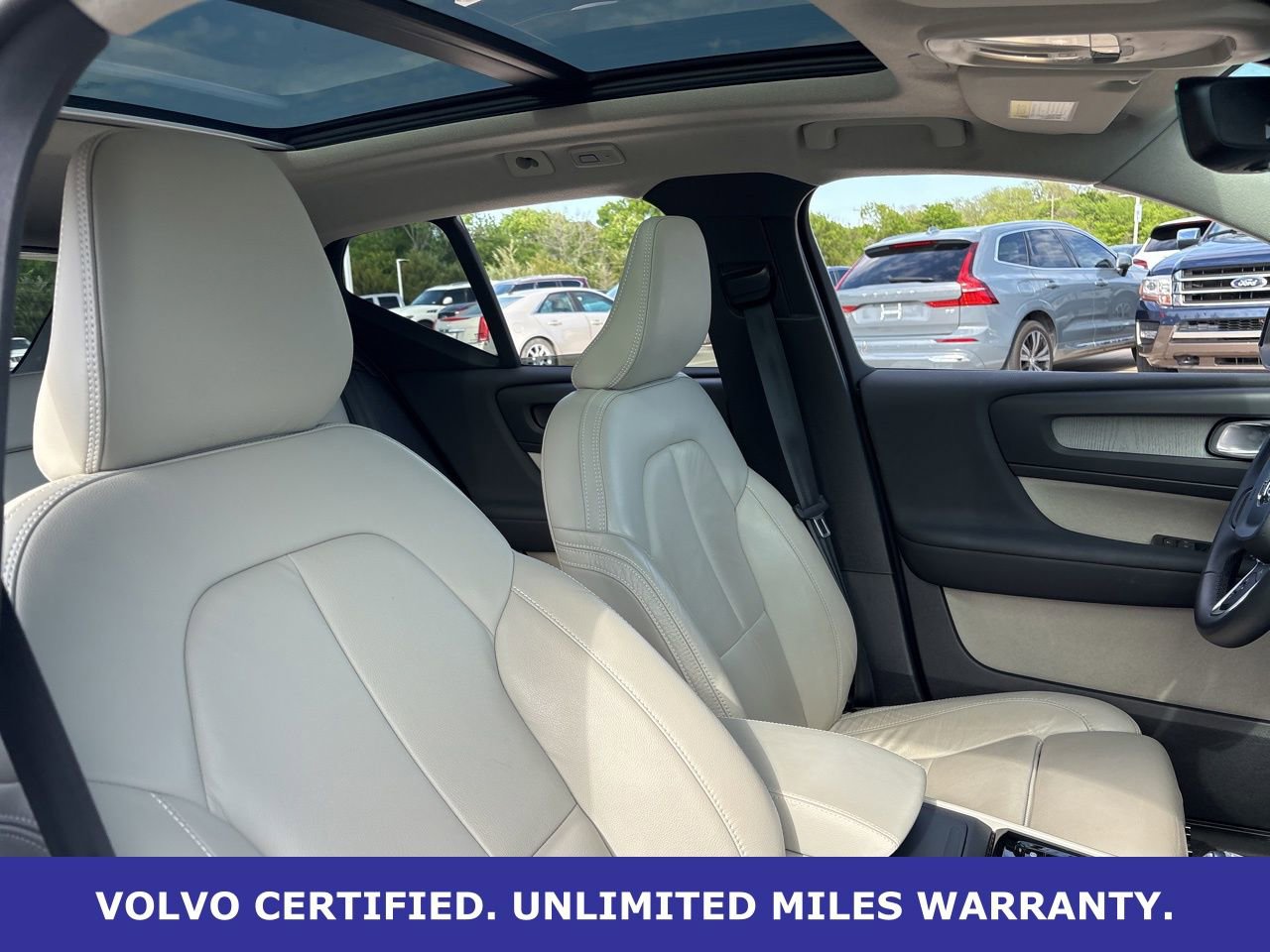 Certified 2023 Volvo XC40 B5 Ultimate w/ Protection Package Premier image 13
