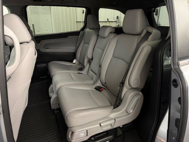 Used 2024 Honda Odyssey Touring image 9