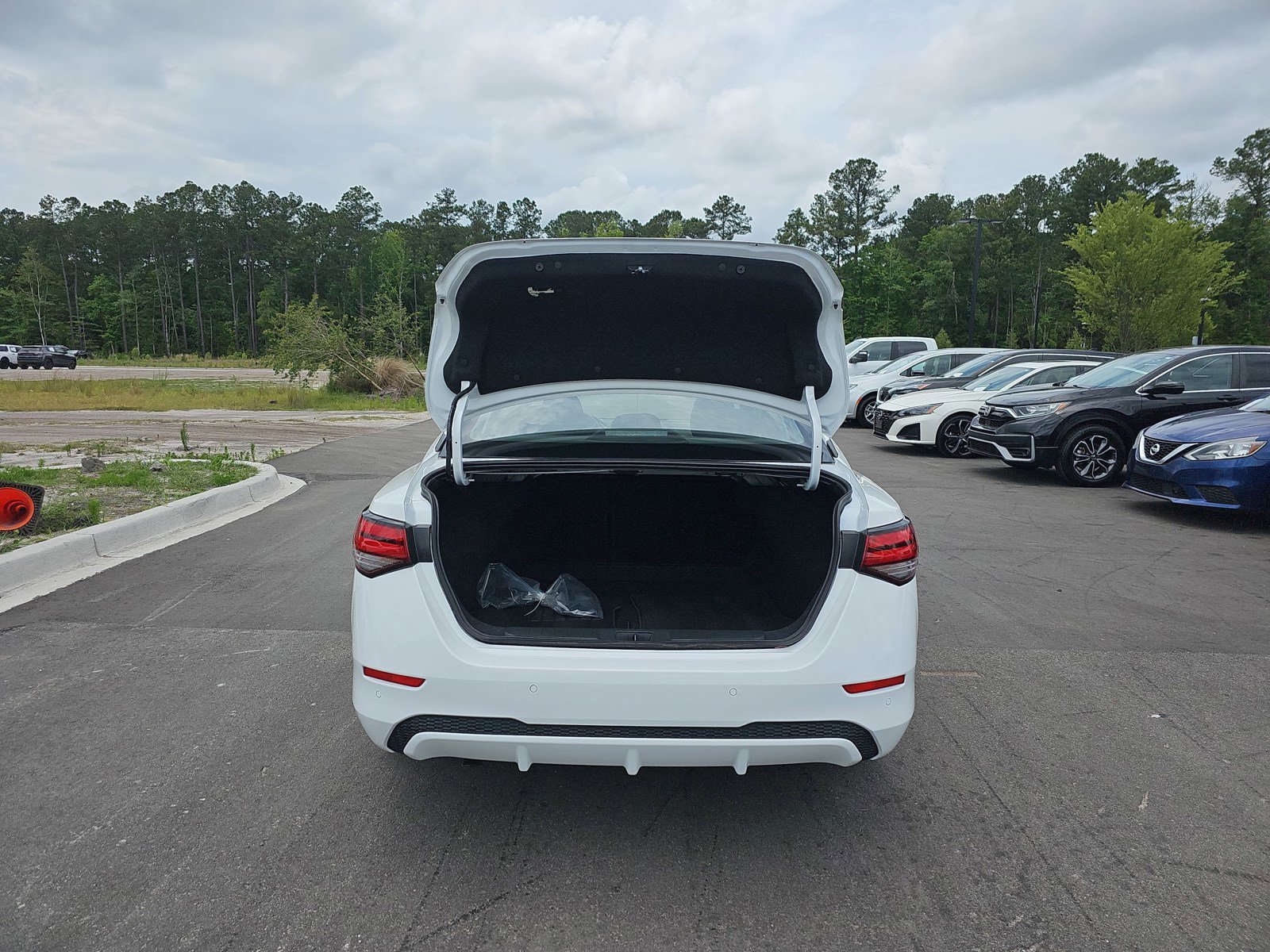 Used 2025 Nissan Sentra S FWD image 14