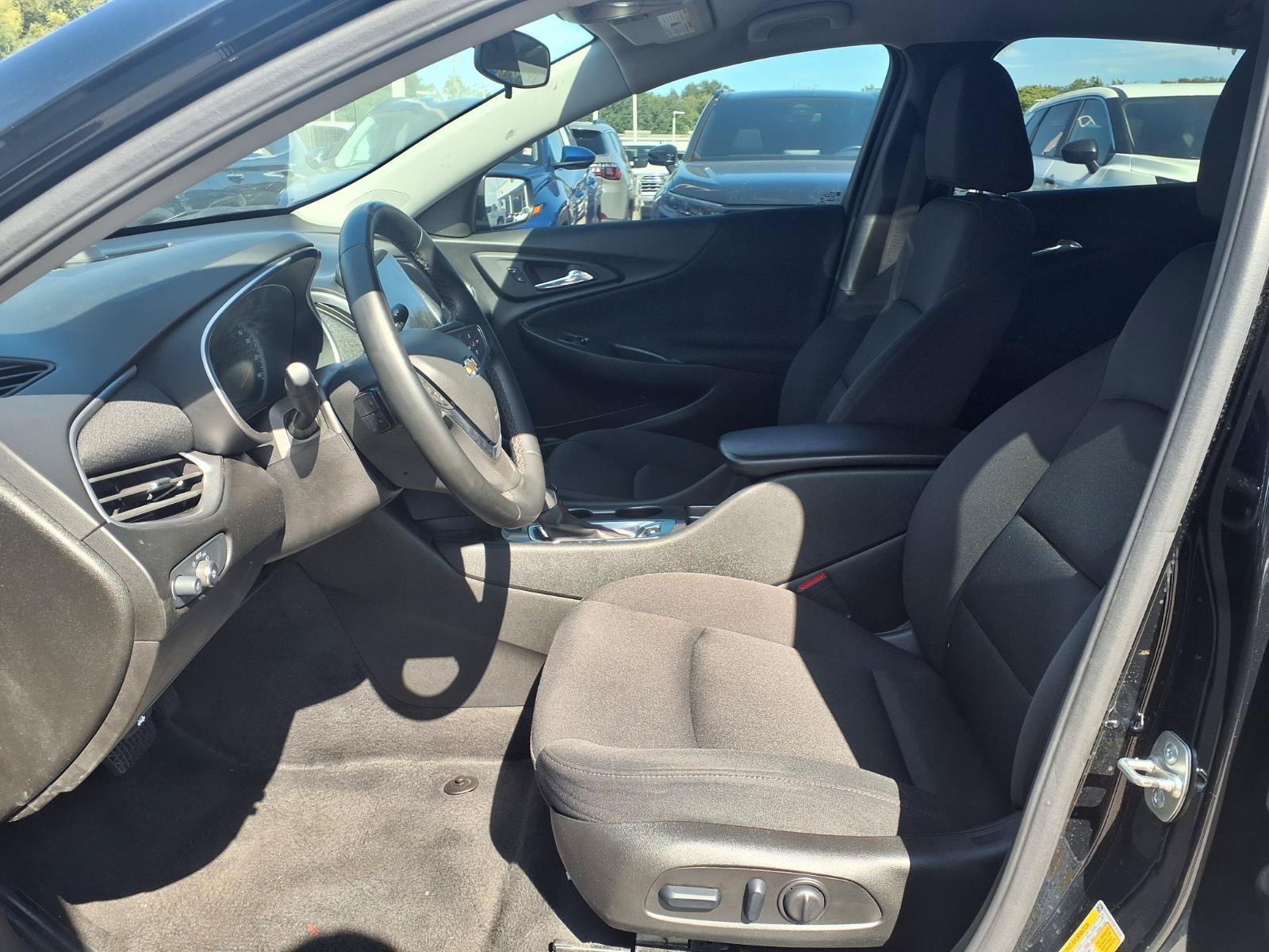 Used 2025 Chevrolet Malibu RS FWD image 17