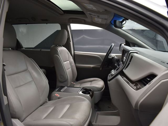 Used 2017 Toyota Sienna XLE w/ XLE Navigation Package image 14