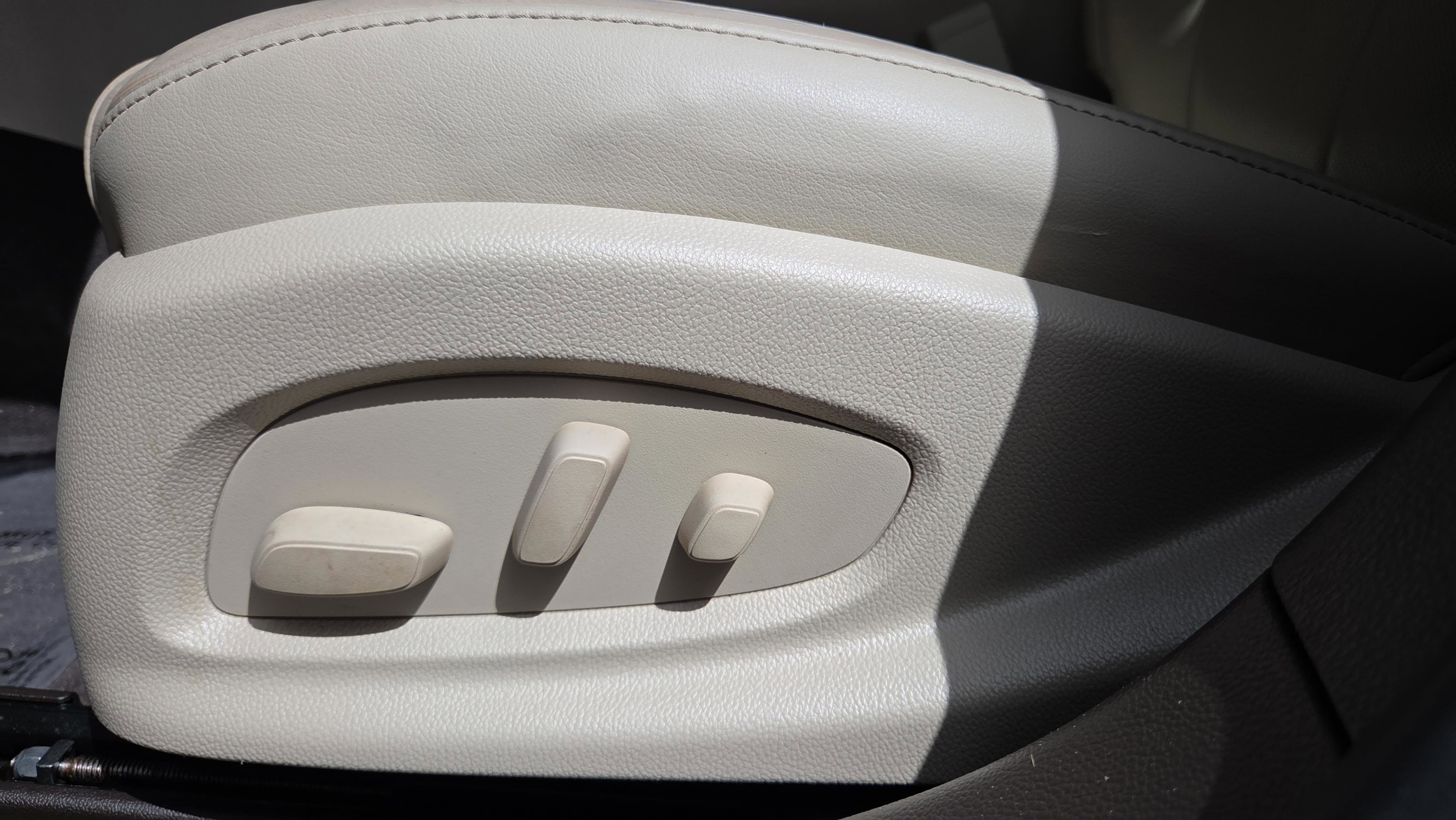 Used 2014 Buick LaCrosse Premium w/ Driver Confidence Package image 9