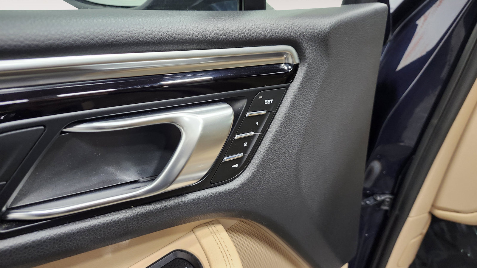 Used 2023 Porsche Macan S AWD/4WD image 29
