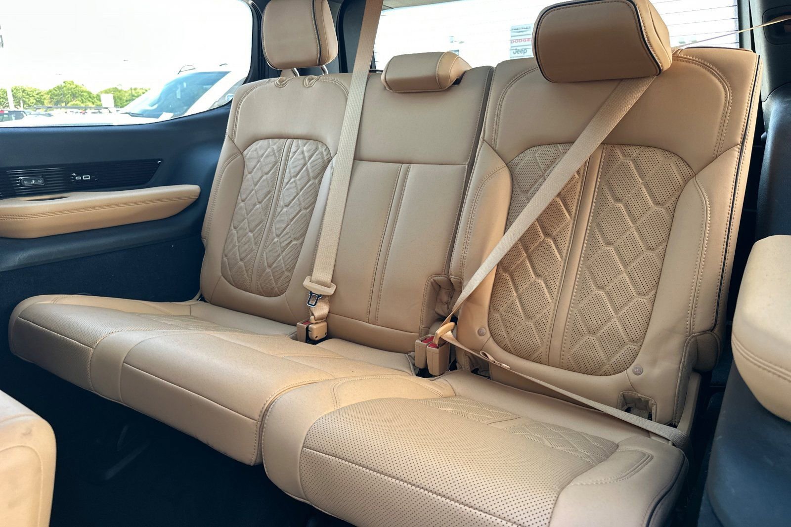 Used 2022 Jeep Grand Wagoneer Series III w/ Rear Seat Video Group 1 AWD/4WD image 16