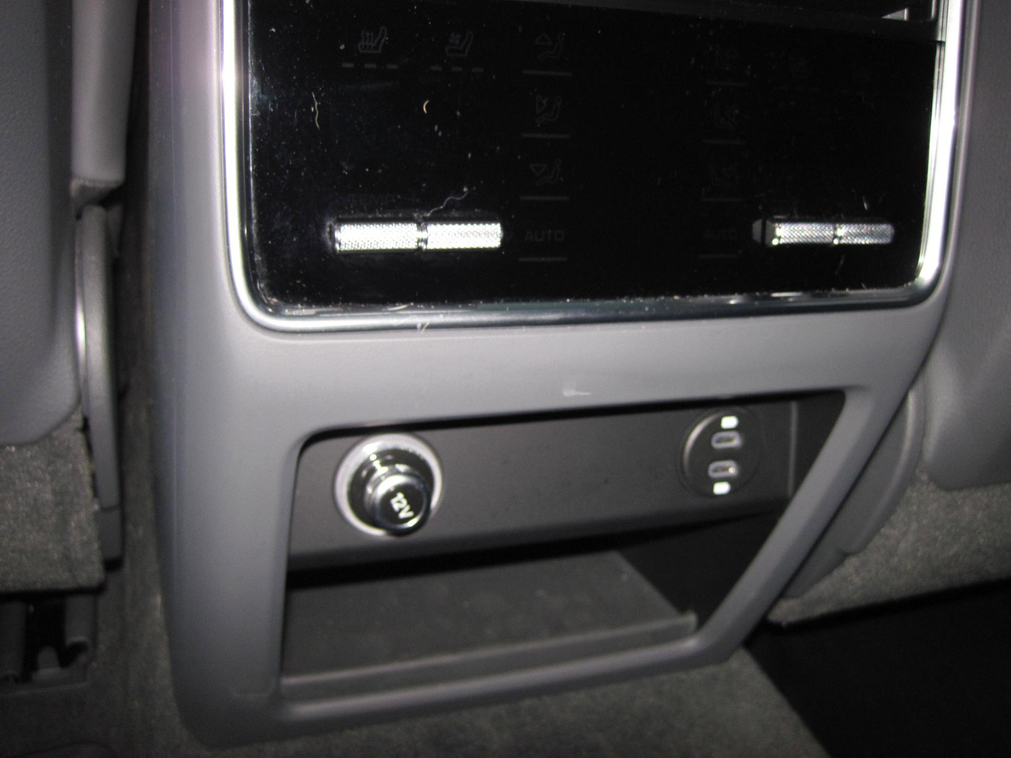 Used 2023 Porsche Cayenne Coupe image 9