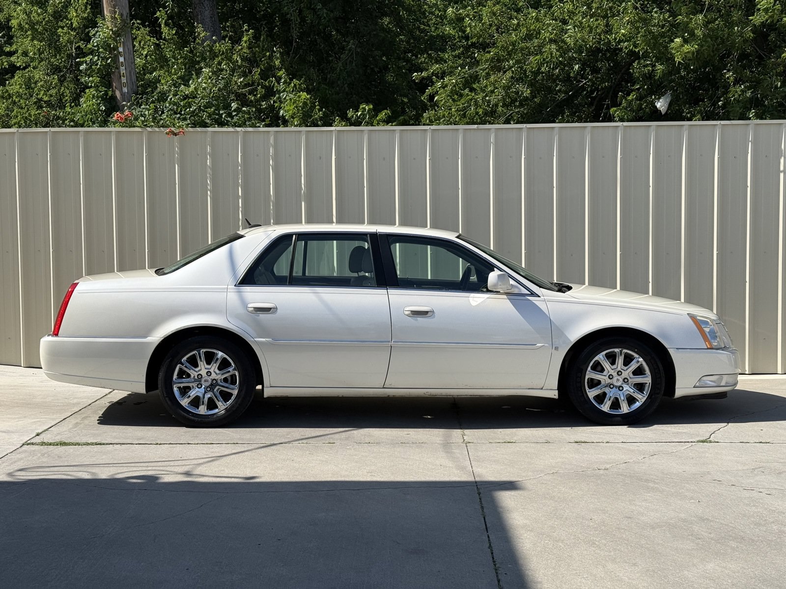 Used 2008 Cadillac DTS FWD image 8