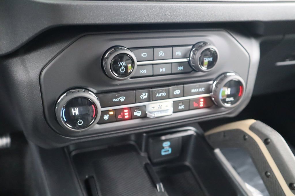 New 2025 Ford Bronco Badlands image 9