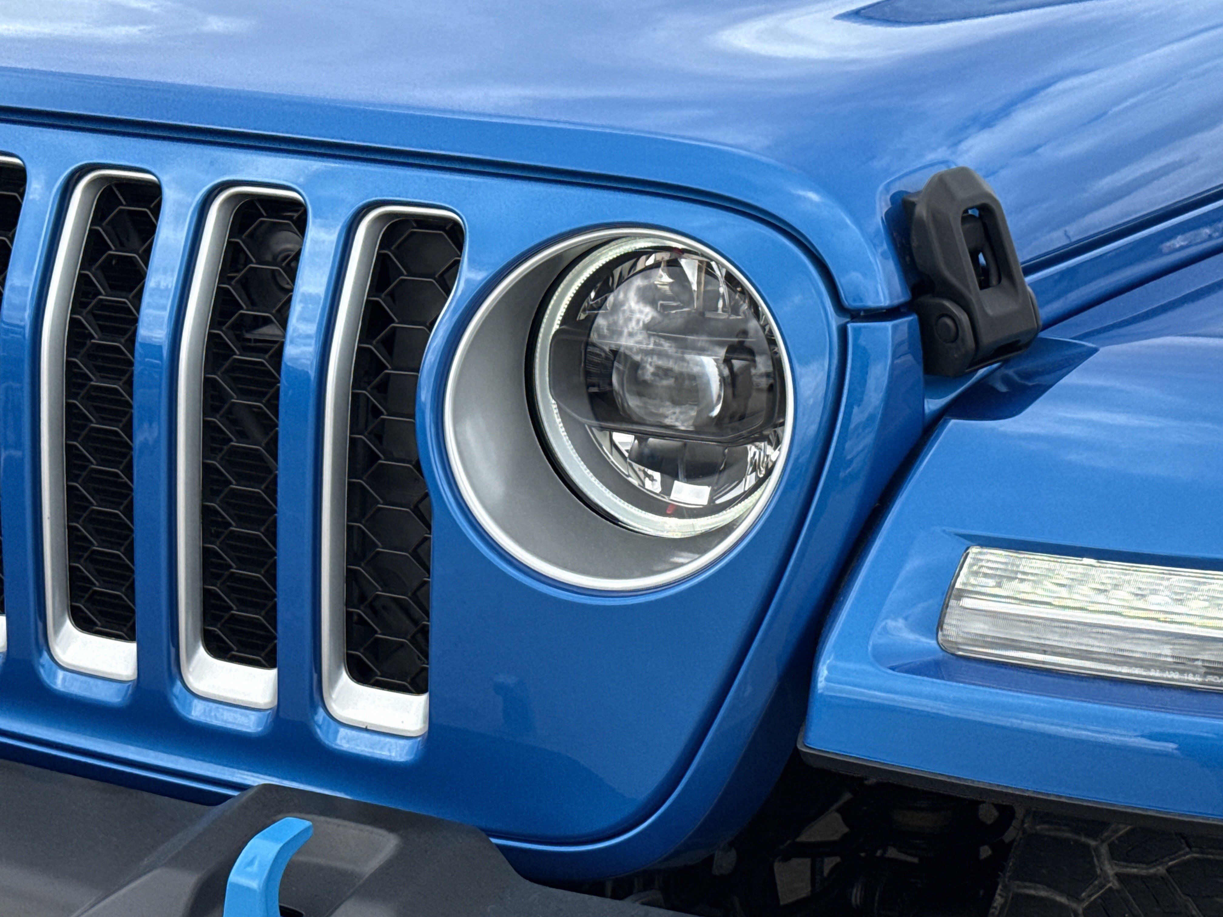 Used 2023 Jeep Wrangler Sahara w/ Cold Weather Group image 8