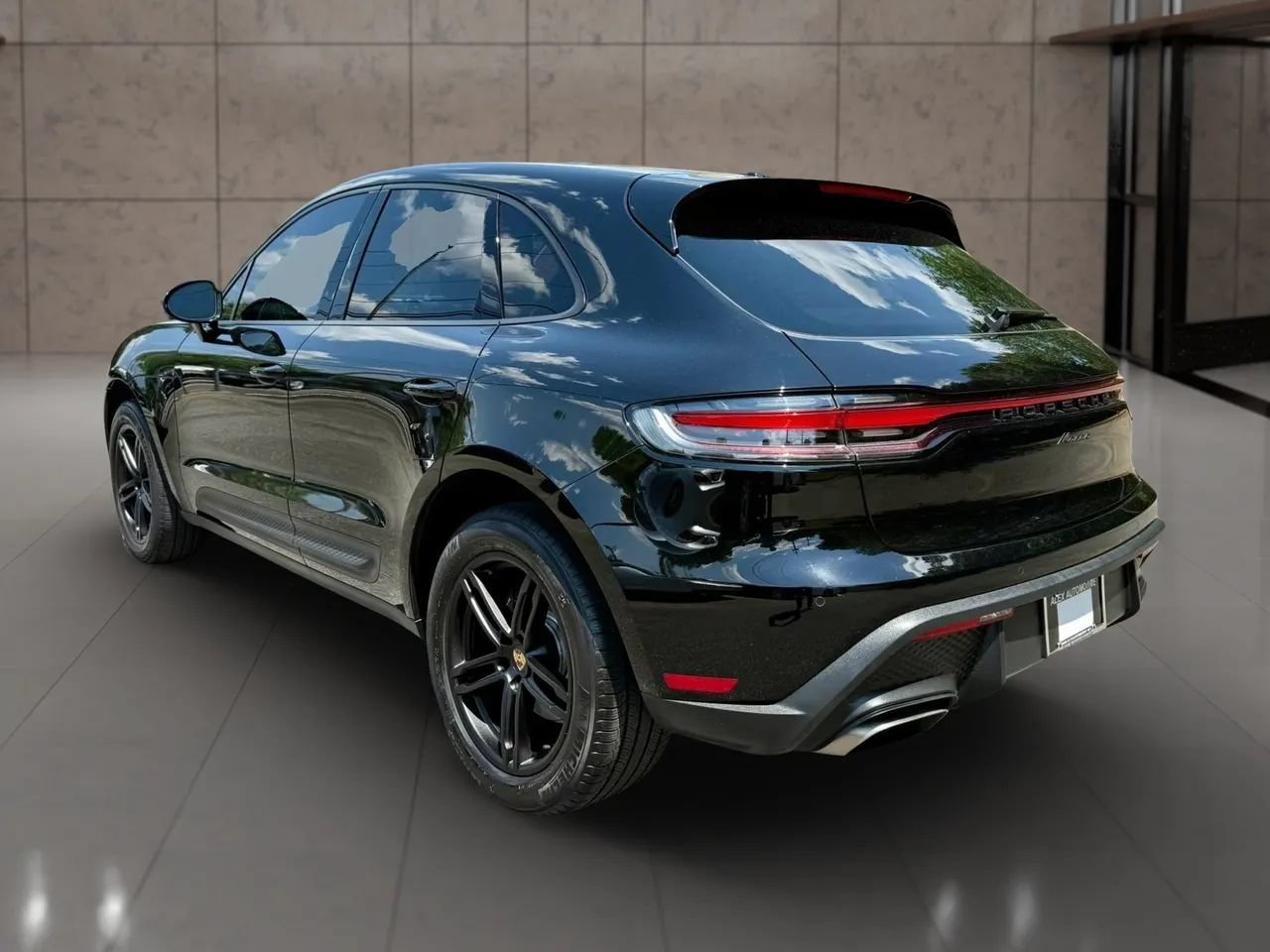 Used 2023 Porsche Macan AWD/4WD image 6