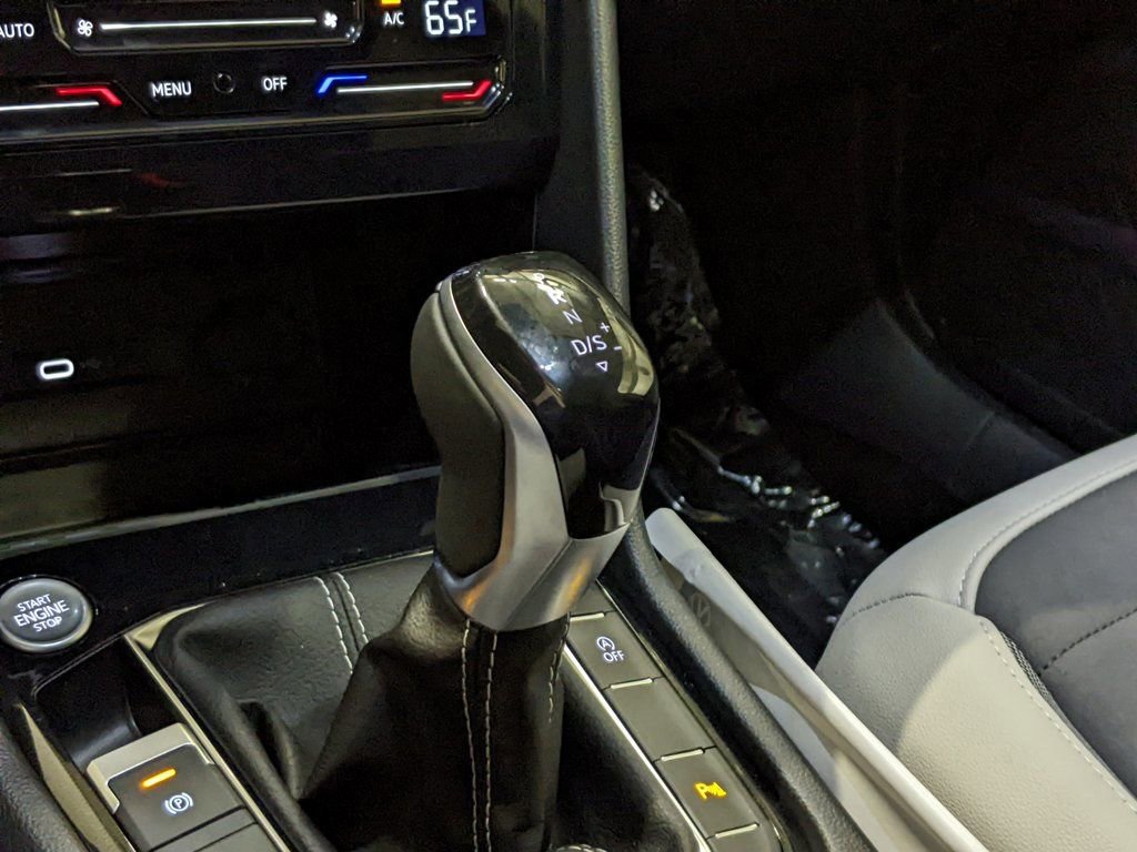 New 2025 Volkswagen Taos SE image 19