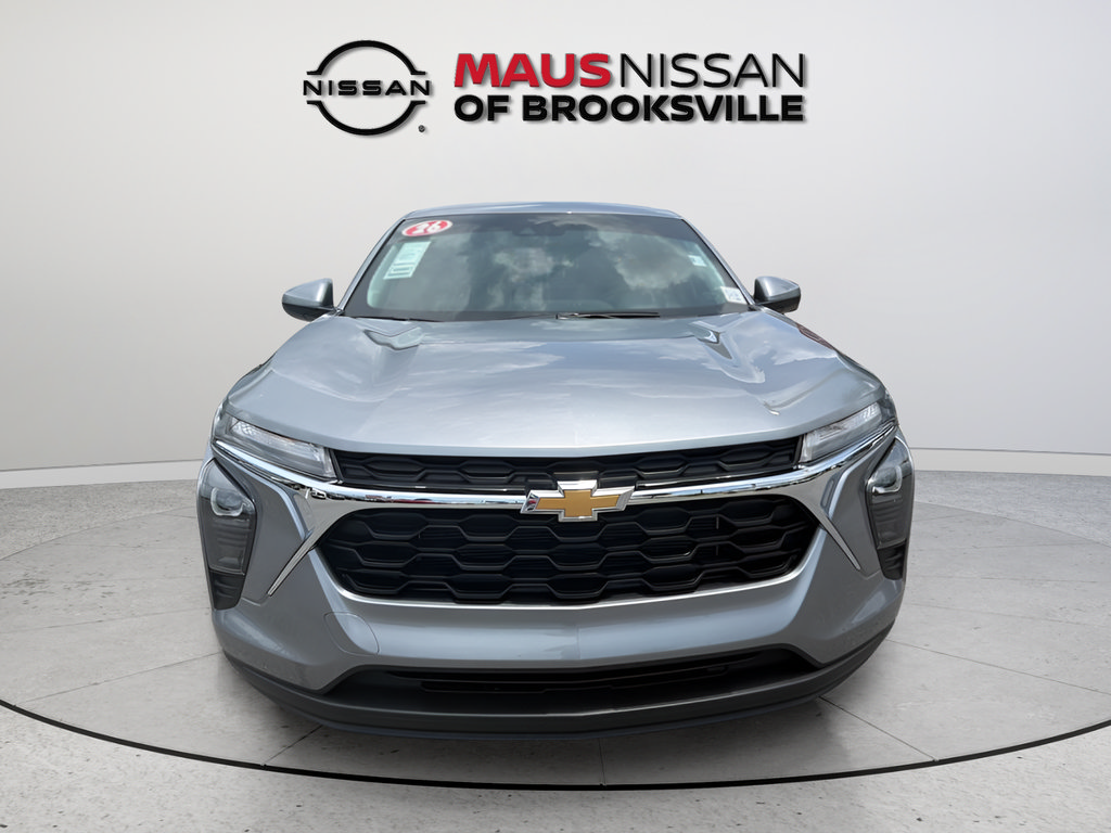 Used 2026 Chevrolet Trax LS w/ LS Convenience Package FWD image 3