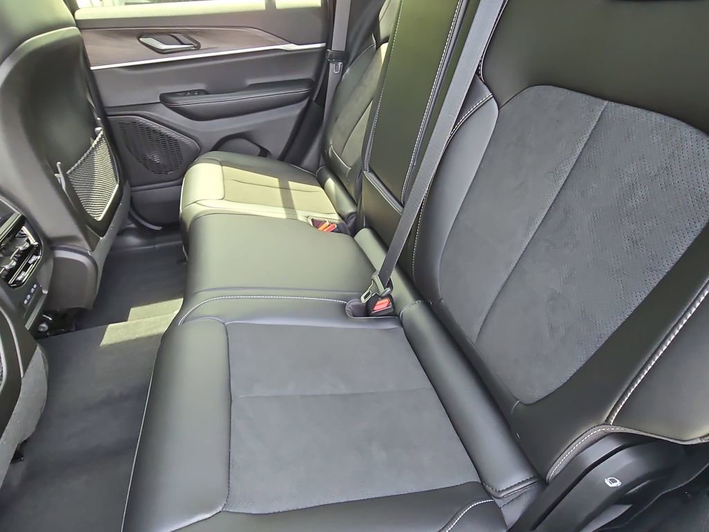 New 2026 Jeep Grand Cherokee Altitude image 15