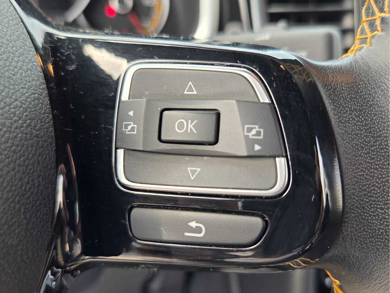 Used 2018 Volkswagen Beetle 2.0T Dune FWD image 31