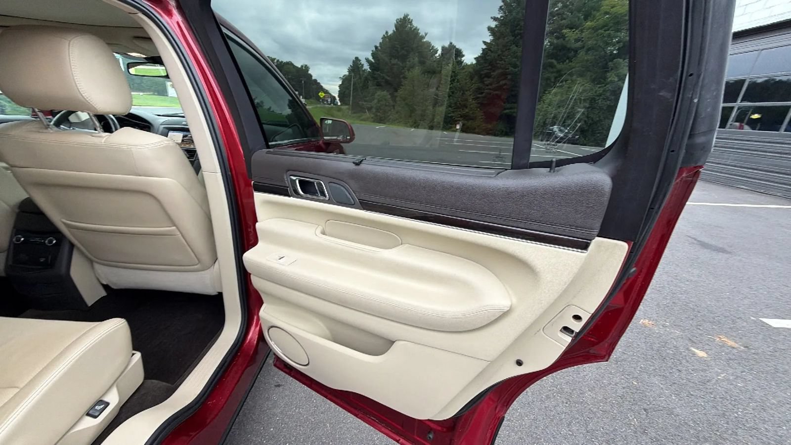 Used 2019 Lincoln MKT AWD image 55