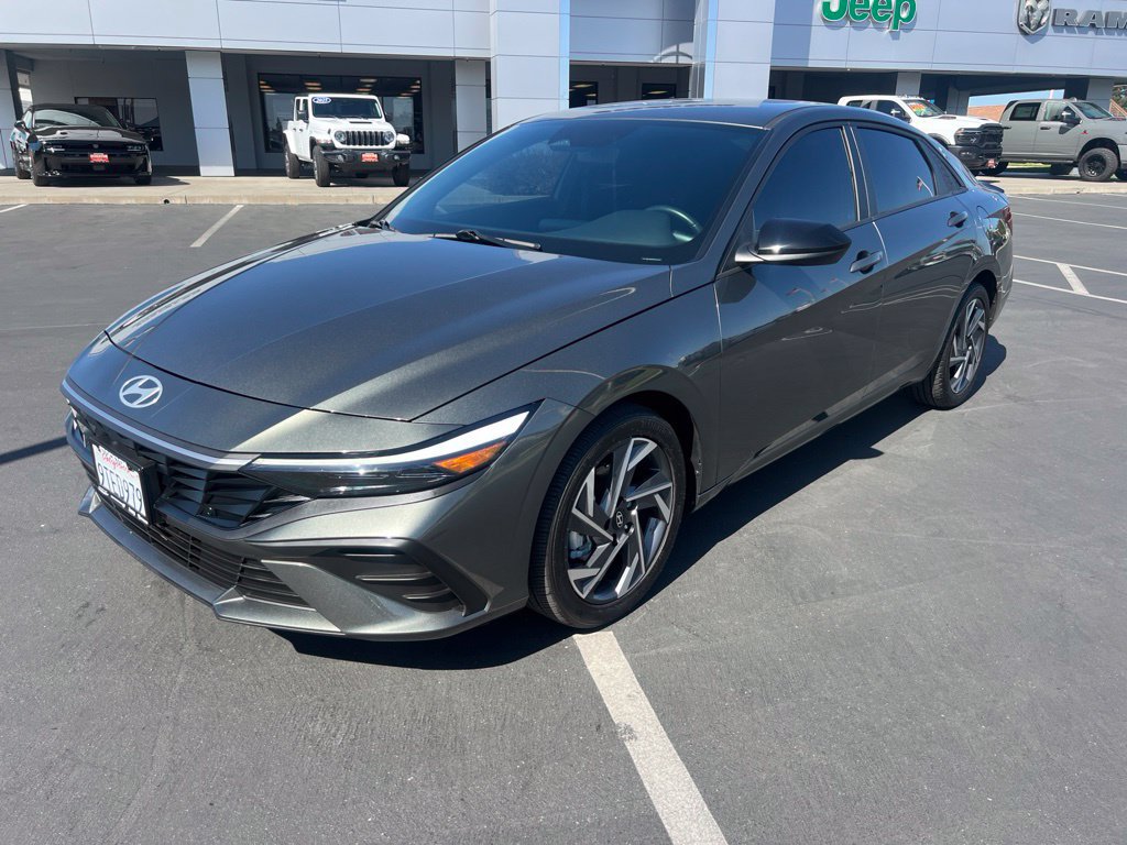 Used 2025 Hyundai Elantra Sport w/ Cargo Package FWD image 2