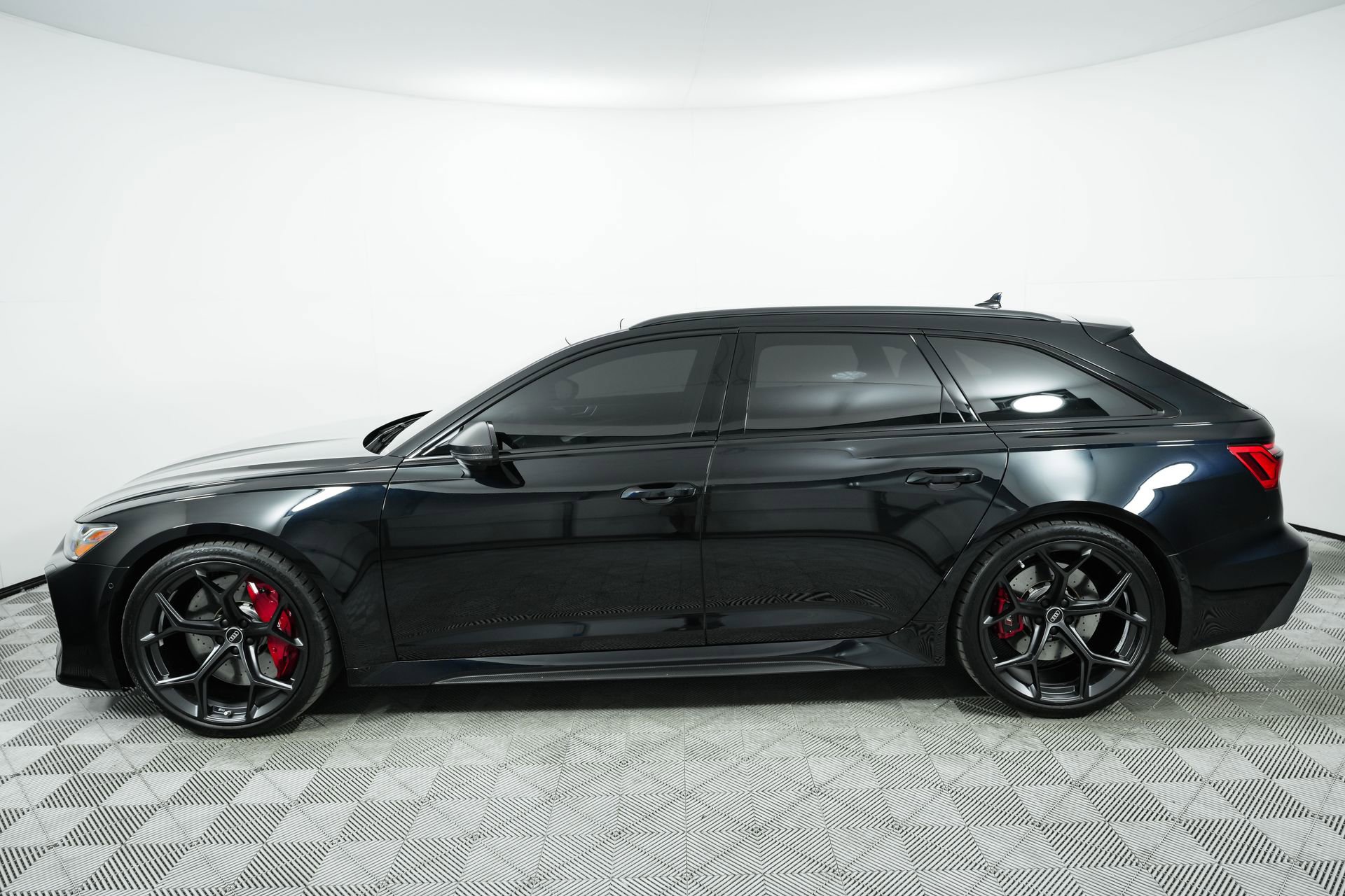 Used 2024 Audi RS 6 performance w/ Matte Carbon Package image 59