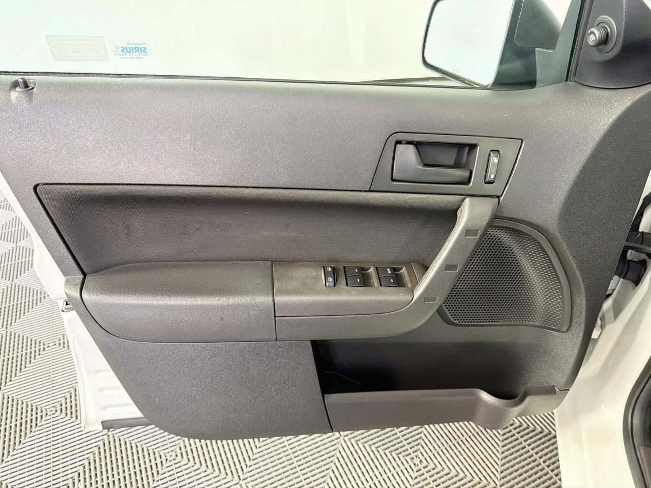 Used 2010 Ford Focus SE FWD image 18