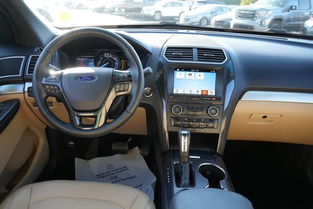 Used 2017 Ford Explorer XLT w/ Equipment Group 202A FWD image 19