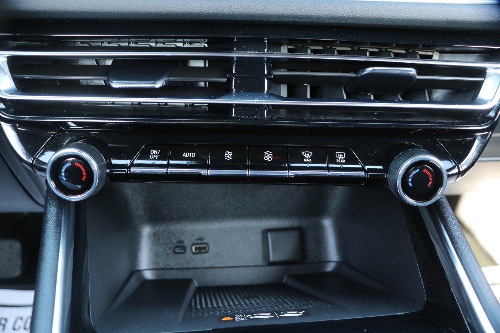 Used 2026 Chevrolet Traverse LT image 22