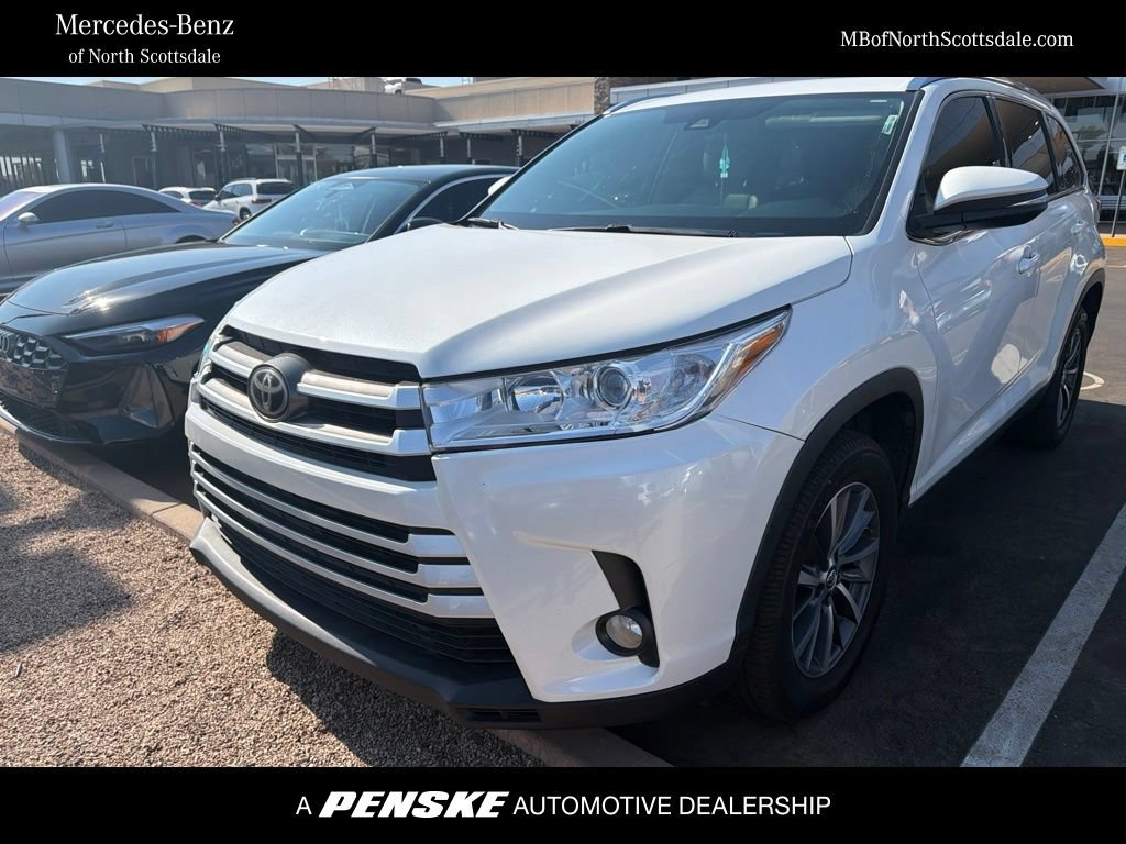Used 2019 Toyota Highlander XLE FWD image 1