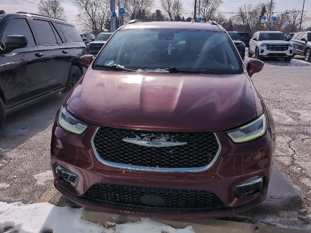 Used 2021 Chrysler Pacifica Touring-L image 3