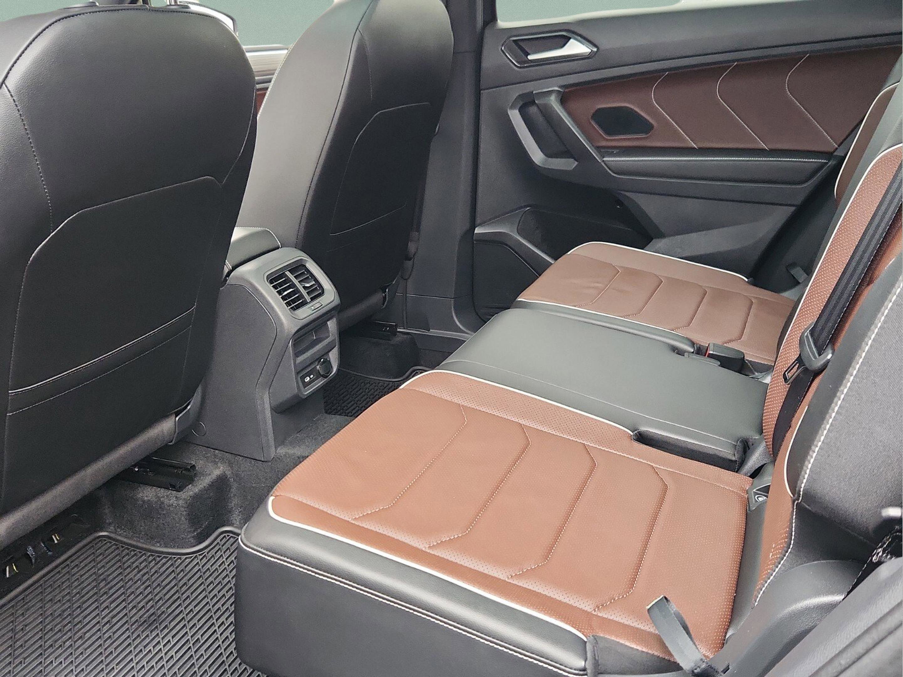 Used 2024 Volkswagen Tiguan SEL R-Line image 10