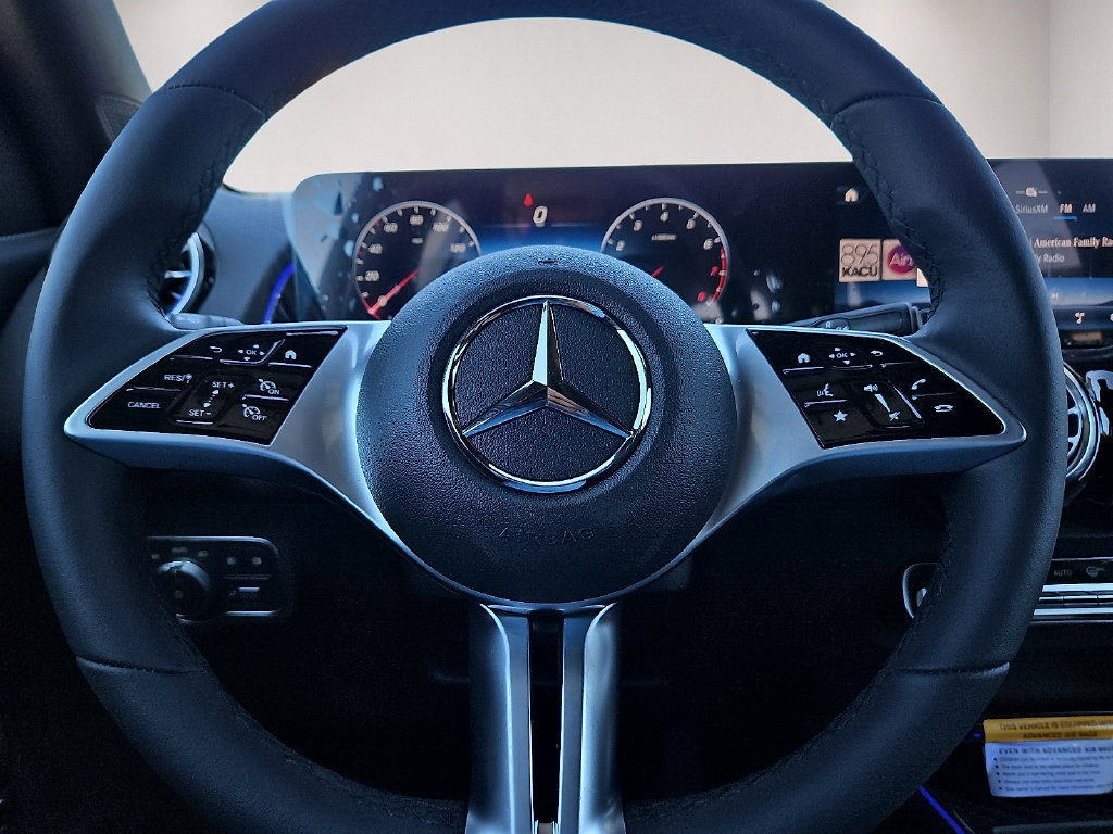 Used 2025 Mercedes-Benz GLB 250 image 25