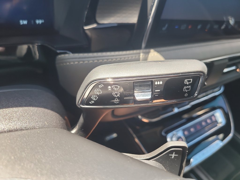 Certified 2025 Lincoln Corsair AWD w/ Equipment Group 101A image 28