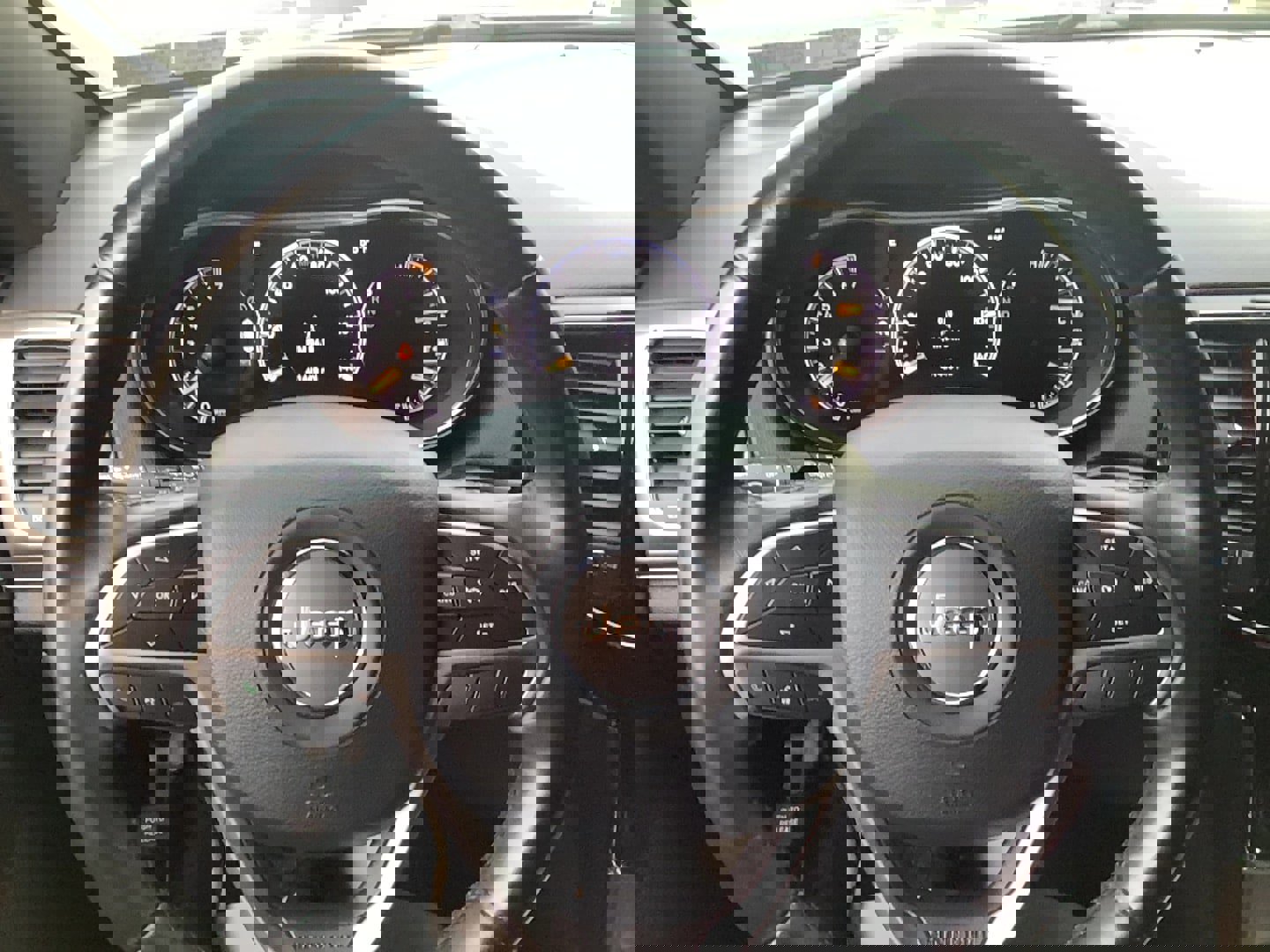 Used 2020 Jeep Grand Cherokee Limited image 13